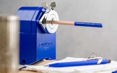 カランダッシュ＋クライン・ブルー： 深淵なるブルーの世界へ