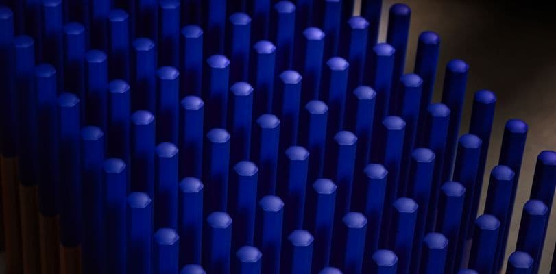 カランダッシュ＋クライン・ブルー： 深淵なるブルーの世界へ