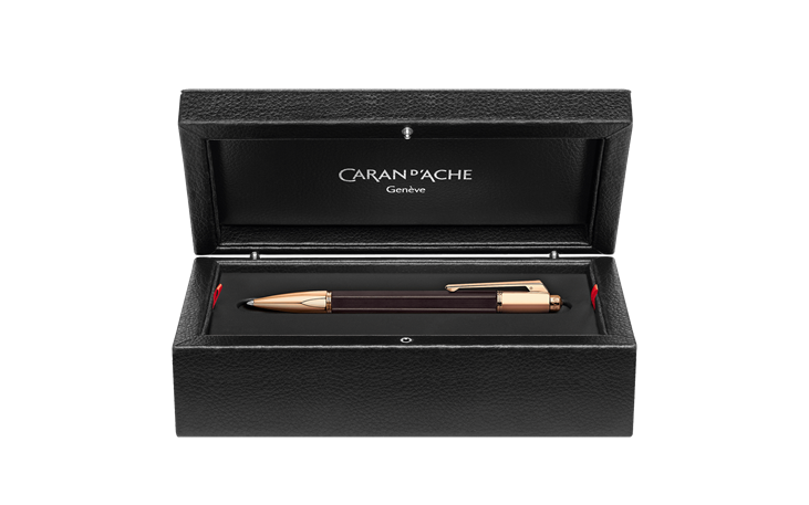 カランダッシュ CARAN D'ACHE バリアス Varius 4490 万年筆 18K ラブレーサー Rubracer / アバンホーブラック lvanhoe Black カランダッシュ CARAN D\u0027ACHE バリアス アイバンホー VARIUS IVANHOE