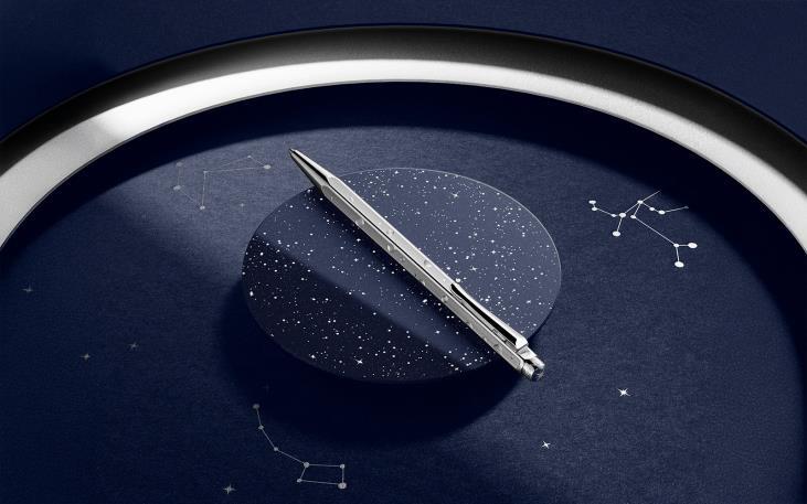 Stylo à Bille Caran D'Ache 849 Cosmic Blue – Design Inspiré De L'espace, Finition Tribofinish, Couleurs Dégradées à La Pointe