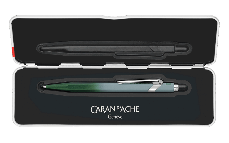 限定】849 グリーン/スチールブルー ボールペン | Caran d'Ache JP